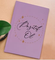 BK Gift Hayat Mottosu Tasarımlı Sert Kapaklı Lila Defter, Arkadaşa Hediye, Yeni İş Hediyesi, Doğum Günü Hediyesi, Anı Defteri (Model 1)