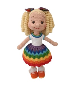 Gökkuşağı Kıvırcık Sarı Saçlı Turuncu Ayakkabılı Karnaval Bebek Amigurumi Organik Oyuncak