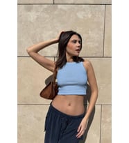 Nare Bebe Mavi Bisiklet Yaka Kolsuz Crop Bluz (Bebek Mavisi)
