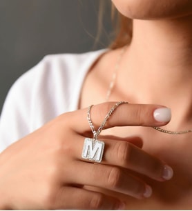 Papatya Silver 925 Ayar Gümüş Beyaz Mineli Kişiye Özel Harf Figaro Zincir Kadın Kolye (Gümüş)