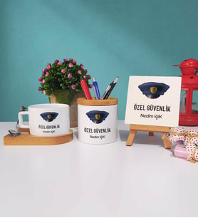 Özel Güvenlik Tasarımlı Kişiye Özel Güvenlik Ahşap Altlıklı Fincan Kalemlik ve Dekoratif Taş Baskı Hediye Seti