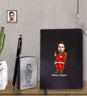 Kişiye Özel Yılbaşı Erkek Karikatürlü Siyah Defter Kalem Çakmak Hediye Seti Model-14 (Model 1)