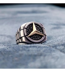 925 Ayar Gümüş Mikro Taşlı Mercedes - Benz Mersedes Figürlü Erkek Yüzük