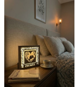 Kişiye Özel İsimli Kalp ve Kuş Figürlü Led Işıklı Gece Lambası - 14x14 cm Ahşap Dekoratif Lamba
