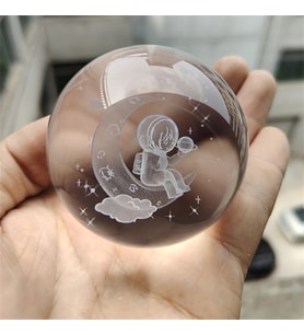 Dekoratif Ayda Oturan Astronot Temalı Işıklı Cam Küre 8cm*6cm