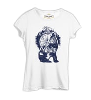 Earth Inside a Wolf Beyaz Kadın Tshirt