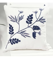 Beyaz Kumaş Punch Nakışlı Dekoratif Kırlent Kılıfı 45 x 45 cm (Lacivert)