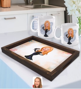 BK Gift Kişiye Özel Assolist Karikatürlü Doğal Ahşap Tepsi ve 2’li Kupa Bardak Seti-1