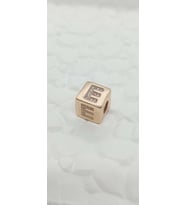 Gold Rose Renk Taş Detaylı E Harfli Küp Charm