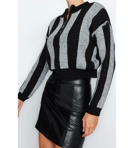 Stil Modern Kadın Crop Düşük Kol Dik Yaka Yumuşak Dokulu Triko Kazak (Siyah)