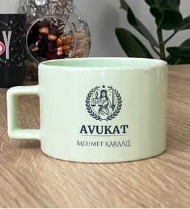 Kişiye Özel Karikatürlü Erkek Avukat Lüks Pastel Fincan Avukatlar Günü Hediyesi