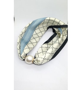 Mavi Çizgi Detaylı Modern Desen İncili Fular Kolye (44 cm)