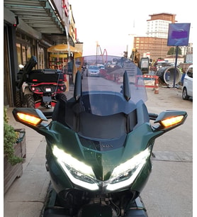MOTOCAM Honda Goldwing Bagger Ön Cam 2018-2023 Model 38cm Füme Renkli 4mm ORTA BOYLU