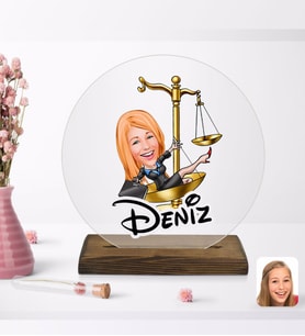 BK Gift Kişiye Özel Kadın Avukat Karikatürlü Yuvarlak Ahşap Standlı Biblo-4