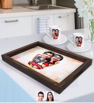BK Gift Kişiye Özel İsimli Sevgililer Karikatürlü Doğal Ahşap Tepsi ve 2’li Kahve Fincan Seti-1
