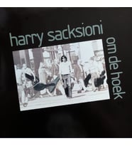 Harry Sacksioni – Om De Hoek