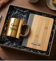 Kişiye Özel İsim Baskılı Gold Renk Parlak Kupa & Kişiye Özel Bambu Desenli Defter Hediye Seti