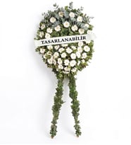 Beyaz Gerbera Okaliptus Eşliğinde Çelenk Tasarımı