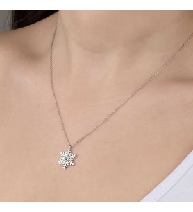 Swarovski Taşlı Gümüş Kartanesi Bayan Kolye