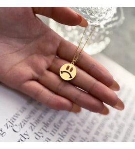 Kişiye Özel 925 Ayar Gümüş Üzgün Surat Emoji Kolye (Gold)