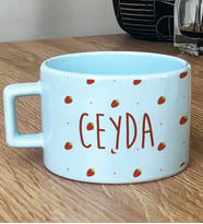 Kişiye Özel İsme Özel Hediye Pastel Fincan Çilek Desenli Meyveli (Mavi)