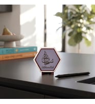 Gönüllere Ferahlık Veren Sübhanallah Temalı Modern Masaüstü Süsü Ofis Köşelerinizi Tamamlayan Zarif ve Şık Bir Tasarım Obje 10x10 cm