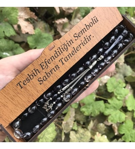 Sevgiliye Hediye Ahşap Kutulu Siyah Hareli Tesbih