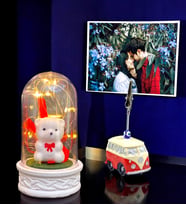 Fotoğraflı Hediye Seti  Led Işıklı Fanus & Vosvos Temalı Fotoğraf Tutucu  Kişiye Özel Hediye Seti (Model 3)