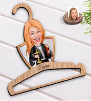 BK Gift Kişiye Özel Kadın Avukat Karikatürlü Standart Boy Ahşap Elbise Askısı-1
