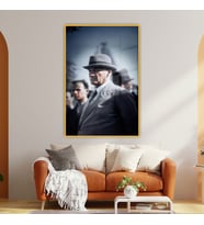 Metal Çerçeveli Temperli Cam Tablo Takım Elbiseli Atatürk (Gold)