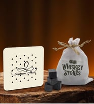 BK Gift Kişiye Özel Ahşap Bardak Altlığı ve 6’lı Granit Viski Taşı Hediye Seti - Model 15