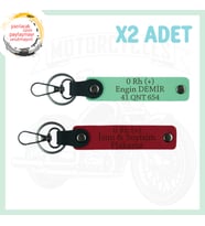 Kırmızı-Yeşil, Motorculara Özel, İsim Plaka ve 0 Rh (+) Kan Grubu Yazılı 2'li Anahtarlık Set