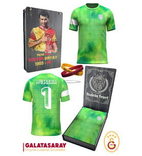 Galatasaray Orijinal Lisanslı Muslera Match Day Çocuk T-shirt + Bileklik Set Hediyelik Ahşap Kutulu (Yeşil)