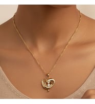 XUPİNG JEWELRY ÇİZGİLİ KALPLİ TAŞLI MODEL KOLYE (Altın)