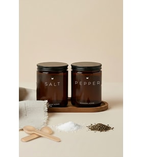 Ahşap Standlı Amber Cam Tuz ve Karabiber Kavanozu Seti – Salt & Pepper Yazılı – 2'li Set / 250 ml