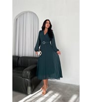 Neşeli butik kadın zümrüt yeşil piliseli kemerli şifon elbise NBK3028