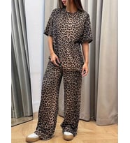 Kadın Kısa Kollu Bisiklet Yaka Iki Iplik Leopar Desenli Bluz Ve Pantolon Ikili Takım