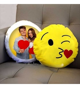Kişiye Özel Fotoğraflı Emojili Yastık Kılıfı – Eğlenceli ve Anlamlı Hediye Tasarımı