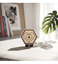 İç İçe Kalp İkonlu Dekoratif Masaüstü Süsü Kahve Köşeleri veya Çalışma Masaları İçin Modern ve Şık Bir Seçim 10x10 cm