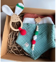 Yeni yıl Hediye Seti- Dört Katlı Müslin Önlük Ve Amigurumi Oyuncak-diş Kaşıyıcı Seti