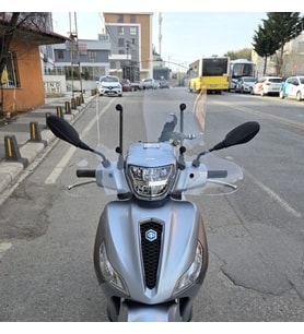 MOTOCAM Piaggio Medley S 150 Ön Cam 2021-2026 Model 56cm Şeffaf Renkli Elcikli APARATSIZDIR