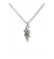 Lizard Totem – Kertenkele Figürlü Unisex Metal Kolye (60 cm Zincirli) (Gümüş)
