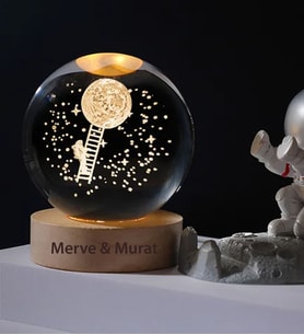 3D Kristal Top Aya Çıkan Astronot Model Ahşap Standlı Usb Kablolu