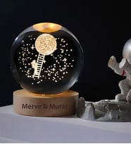 3D Kristal Top Aya Çıkan Astronot Model Ahşap Standlı Usb Kablolu