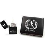 Kişiye Özel Zippo Tarzı Çakmak & Metal Tabaka Hediye Seti (Siyah)