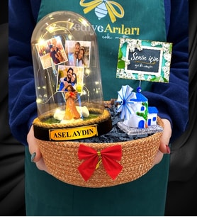 Size Özel Sepet  Led Işıklı 3 Fotoğraflı İsimli Fanus & Değirmen  Şans Melekli