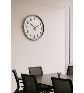 MCG  Sade Ve Şık Krom 52 Cm Metal Dekoratif Duvar Saati