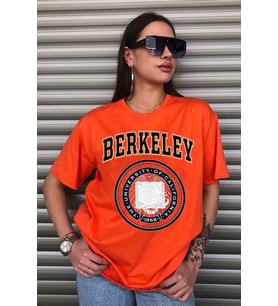 Tasarım Berkeley Baskılı Tasarım Tshirt (STD)