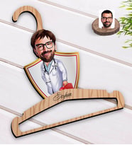 BK Gift Kişiye Özel Acil Tıp Teknisyeni Karikatürlü Standart Boy Ahşap Elbise Askısı-1