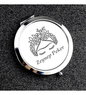 Kişiye Özel İsimli Frida Kahlo Baskılı Daire Metal Ayna Çanta, Cep ve Makyaj Aynası (Gümüş)
